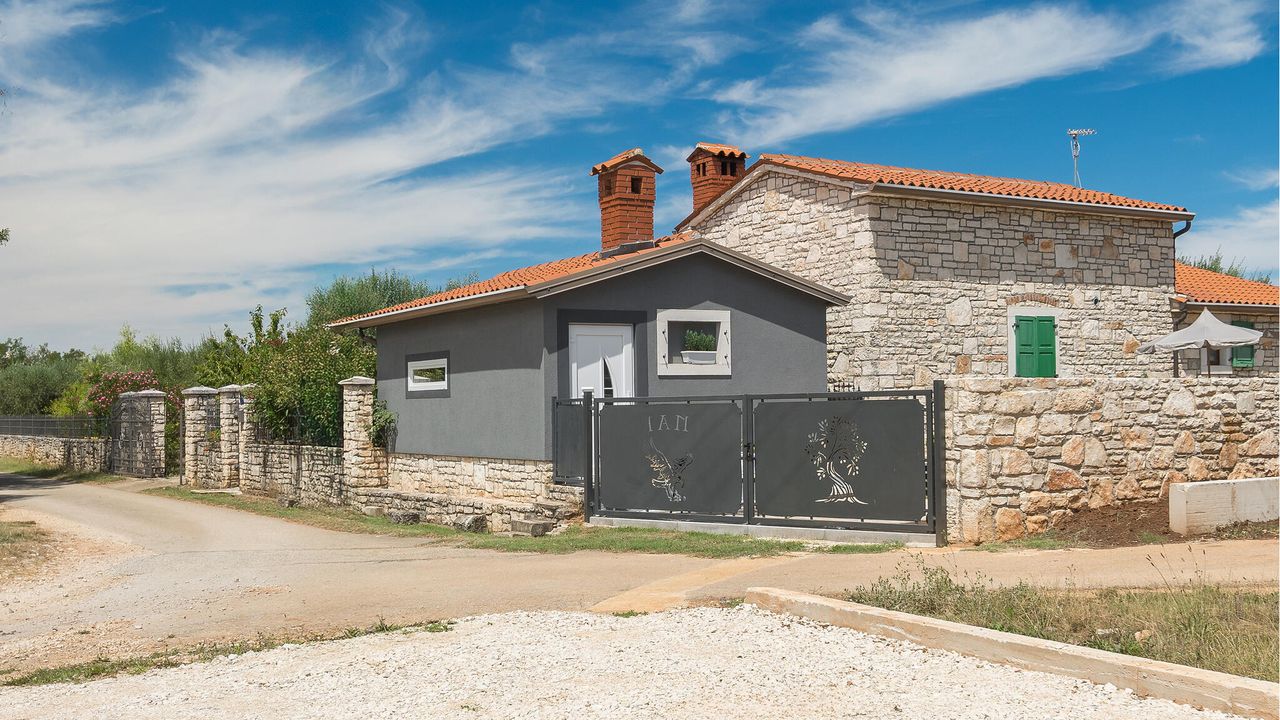 house house